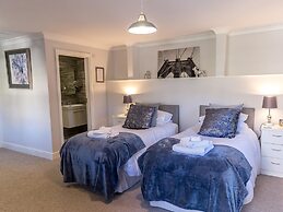 Cricketfield House - Guest House