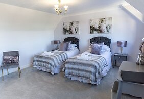 Cricketfield House - Guest House