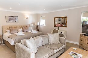 Cricketfield House - Guest House