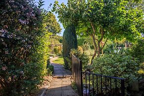 Cricketfield House - Guest House