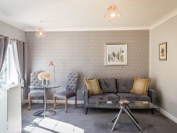 Cricketfield House - Guest House