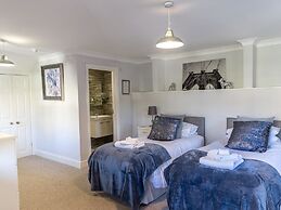 Cricketfield House - Guest House