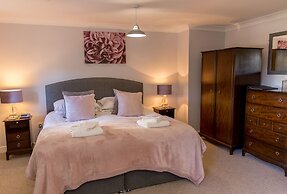 Cricketfield House - Guest House