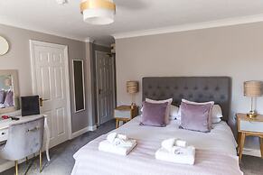 Cricketfield House - Guest House