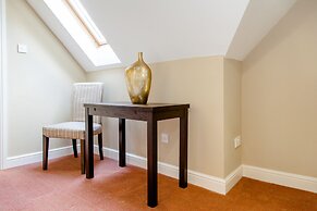 Cricketfield House - Guest House