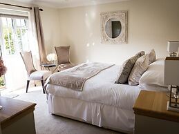 Cricketfield House - Guest House