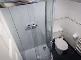 Cricketfield House - Guest House