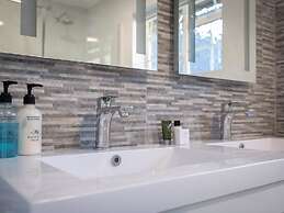 Cricketfield House - Guest House