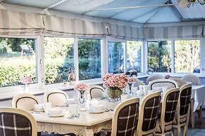 Cricketfield House - Guest House