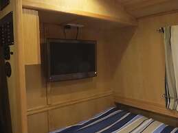 Houseboat Hotels