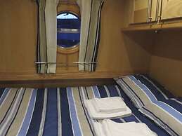 Houseboat Hotels