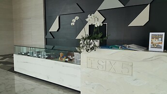 Tsix5 Hotel