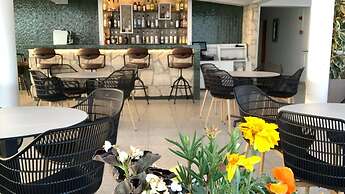 Vrachia Beach Hotel & Suites - Adults only