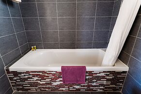 Vrachia Beach Hotel & Suites - Adults only