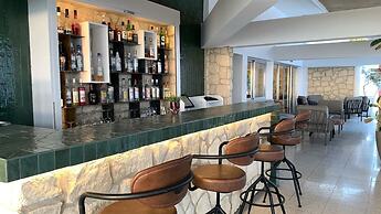 Vrachia Beach Hotel & Suites - Adults only