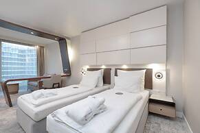 Marine Hotel