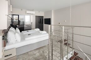 Marine Hotel