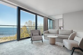 Marine Hotel
