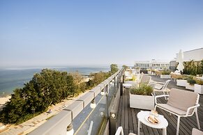 Marine Hotel