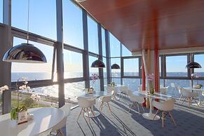 Marine Hotel