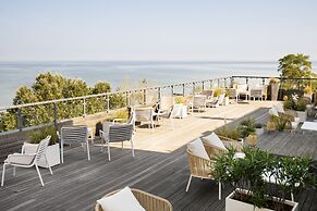 Marine Hotel