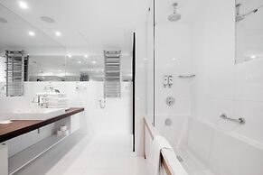 Marine Hotel