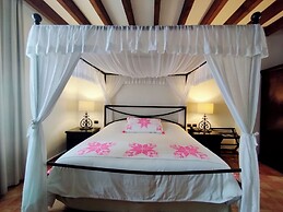 Guaycura Boutique Hotel Beach Club & Spa