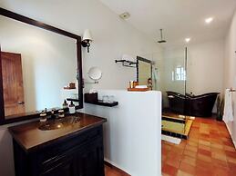 Guaycura Boutique Hotel Beach Club & Spa