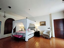 Guaycura Boutique Hotel Beach Club & Spa