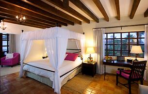 Guaycura Boutique Hotel Beach Club & Spa