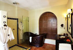 Guaycura Boutique Hotel Beach Club & Spa