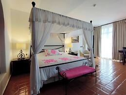 Guaycura Boutique Hotel Beach Club & Spa