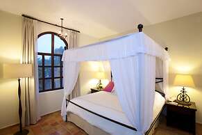 Guaycura Boutique Hotel Beach Club & Spa