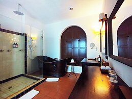 Guaycura Boutique Hotel Beach Club & Spa