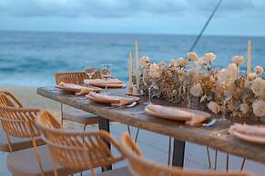 Guaycura Boutique Hotel Beach Club & Spa