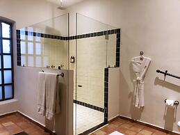 Guaycura Boutique Hotel Beach Club & Spa