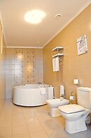 Manhattan Hotel & Restaurant