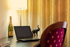 Manhattan Hotel & Restaurant