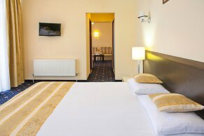 Manhattan Hotel & Restaurant