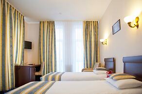 Manhattan Hotel & Restaurant