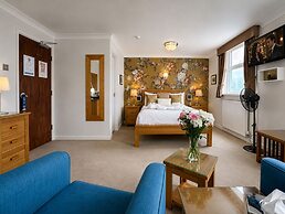Riviera Lodge Hotel