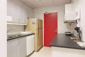 101 Guesthouse Hotel