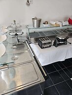 101 Guesthouse Hotel