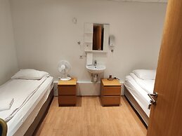 101 Guesthouse Hotel