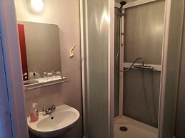 101 Guesthouse Hotel