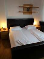 101 Guesthouse Hotel