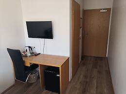 101 Guesthouse Hotel