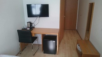 101 Guesthouse Hotel