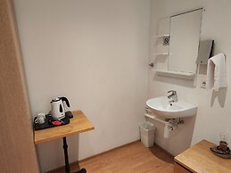 101 Guesthouse Hotel