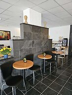 101 Guesthouse Hotel